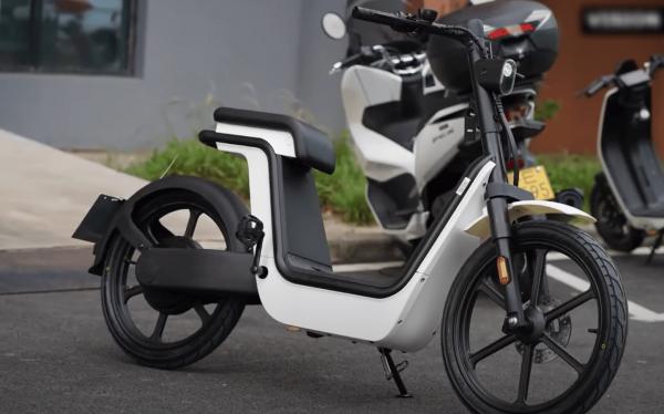 Honda apresenta scooter elÃ©trica minimalista que custa menos de R$ 4 mil